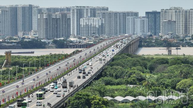 Cầu Vĩnh Tuy giai đoạn 2 khởi công tháng 1/2021, song song với cầu Vĩnh Tuy 1 (hoàn thành năm 2010) với tổng mức đầu tư hơn 2.500 tỷ đồng.