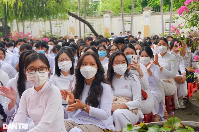 Sáng nay, học sinh trên cả nước nô nức bước vào năm học mới  - Ảnh 6.