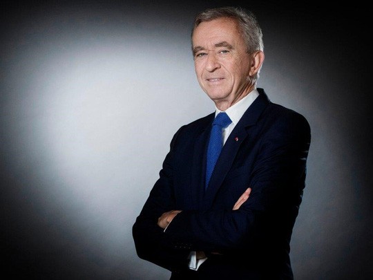 Qua nhiều năm, Bernard Arnault xây dựng LVMH trở thành Tập đoàn hàng xa xỉ lớn nhất thế giới. Ông được đặt biệt danh 