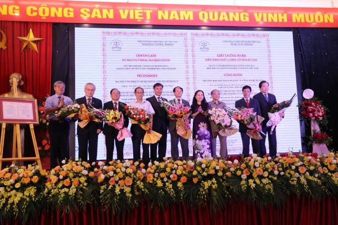 Trường Đại học Kinh doanh và Công nghệ Hà Nội là một trong những trường Đại học tư thục đầu tiên đón nhận Giấy chứng nhận kiểm định chất lượng cơ sở giáo dục, và công nhận đạt các tiêu chuẩn kiểm định chất lượng giáo dục của Bộ GD&ĐT