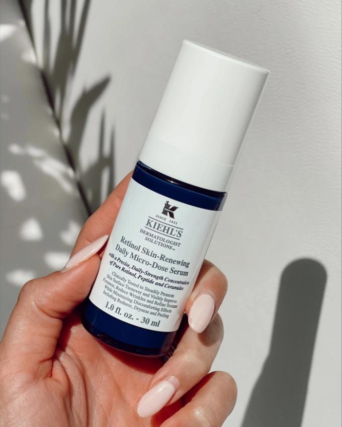 Tinh chất Kiehl's Retinol Micro-Dose giúp tái tạo da, dưỡng da săn chắc đàn hồi và rạng rỡ hơn đồng thời hạn chế được tình trạng bong tróc, mẩn đỏ, khó chịu