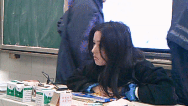 Cô giáo gây sốt cả cõi mạng với nhan sắc tựa "thần tiên tỷ tỷ", netizen: Tự nhiên thấy yêu môn Hóa!