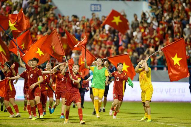 Số tiền thưởng mà đội tuyển bóng đá nam và nữ nhận được sau SEA Games 31 là bao nhiêu?