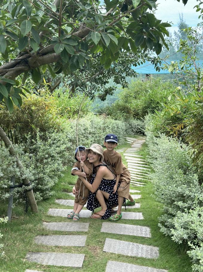 Cô nàng và hai con trai