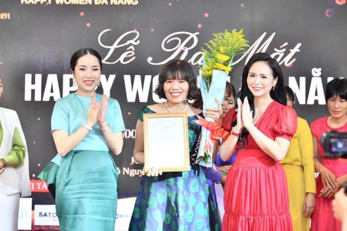   Từ phải qua: Chủ tịch sáng lập và điều hành Happy Women Leader Network Bùi Thanh Hương, Chủ tịch chapter Tourne Hoa Chi, Phó chủ tịch Happy Women Leader Network Đỗ Hương Ly  