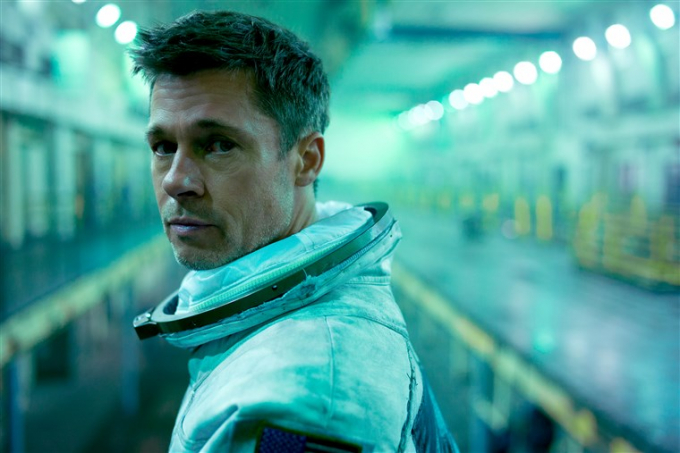 Ánh mắt ám ảnh của Brad Pitt trong Ad Astra 