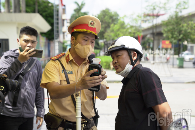 Hiện nay, mức phạt đối với vi phạm nồng độ cồn tương đối cao, phù hợp với tình hình thực tế và mang tính răn đe mạnh mẽ đối với người vi phạm.