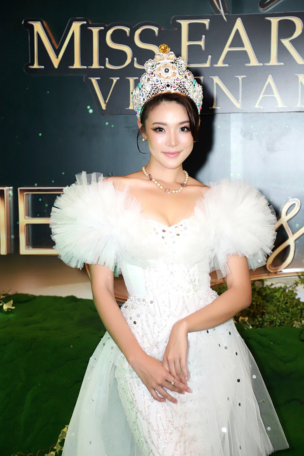 Đương kim Miss Earth - Mina Sue Choi xinh đẹp và ngọt ngào như công chúa trên thảm đỏ