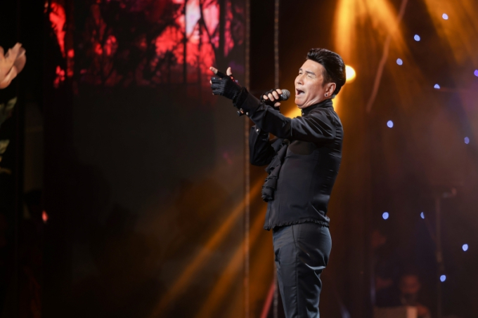 Ca sĩ Nguyễn Hưng hát “Hãy cho tôi” (Tuấn Khanh).