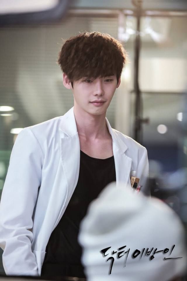 Lee Jong Suk trong vài Park Hoon.