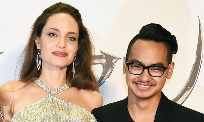   Maddox (phải) được Angelina Jolie nhận nuôi trước khi hẹn hò Brad Pitt. Ảnh: AFP.  