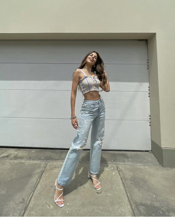 Áo croptop + quần jeans là một 