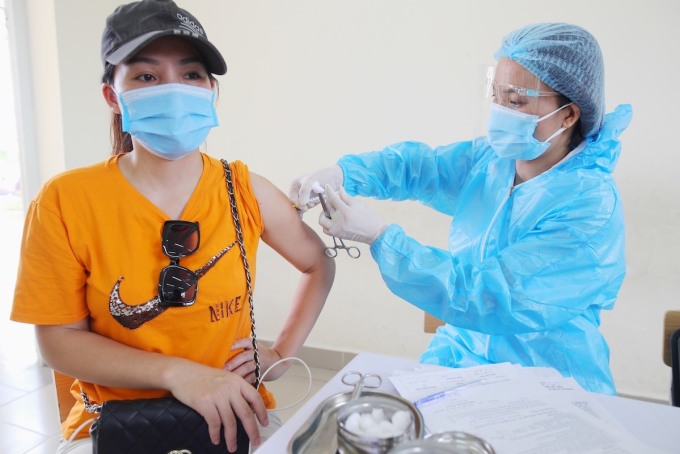 8 tỉnh, thành phố hoàn thành đã tiêm vaccine mũi hai cho tất cả dân số trưởng thành