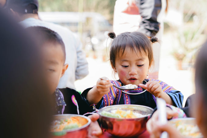 Chuyện chàng Trung úy vùng cao cùng đồng đội hỗ trợ nuôi cơm trưa cho hàng nghìn em nhỏ