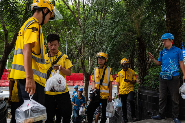 Mặc dù được công nhận là một nghề chính thức trong danh mục phân loại nghề nghiệp quốc gia nhưng các tài xế giao hàng vẫn không nhận được đầy đủ các phúc lợi xã hội.