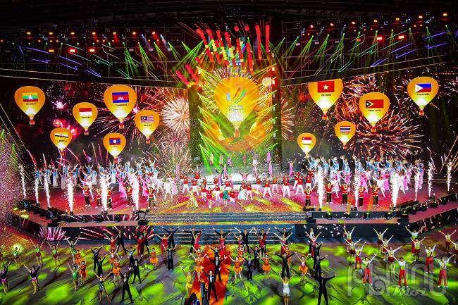 Lễ bế mạc SEA Games 31 khép lại bằng các tiết mục âm nhạc, xiếc và thể thao có chủ đề 