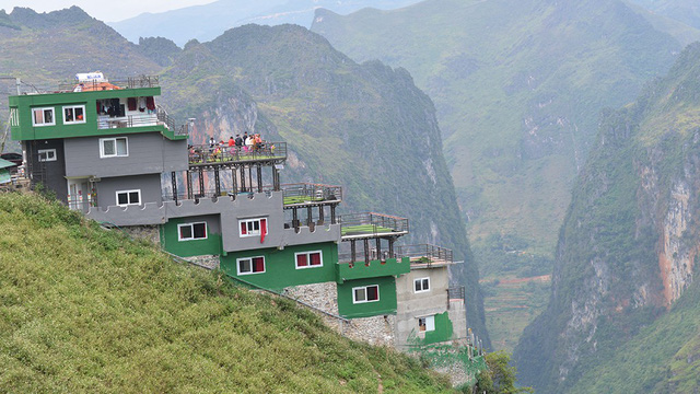 Công trình nhà hàng - nhà nghỉ Mã Pì Lèng Panorama (huyện Mèo Vạc, tỉnh Hà Giang).