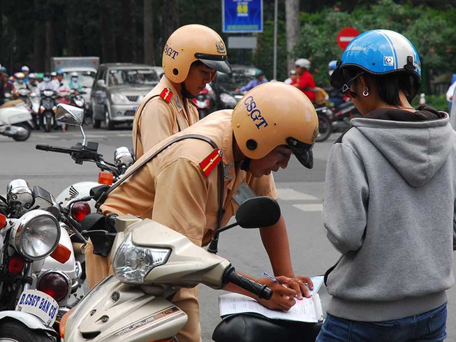 Công an Hà Nội phạt gần 1 tỷ trong ngày đầu ra quân tổng kiểm soát phương tiện