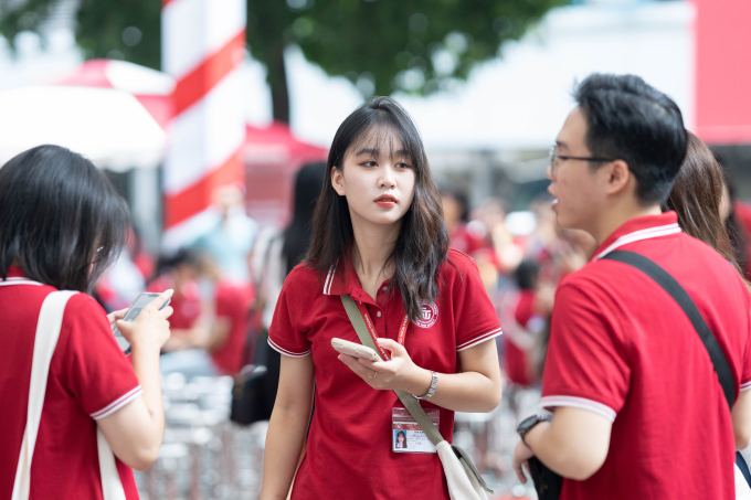 Ghé qua Đại học Ngoại thương ngày khai giảng và ngắm dàn nữ sinh để biết thế nào là 