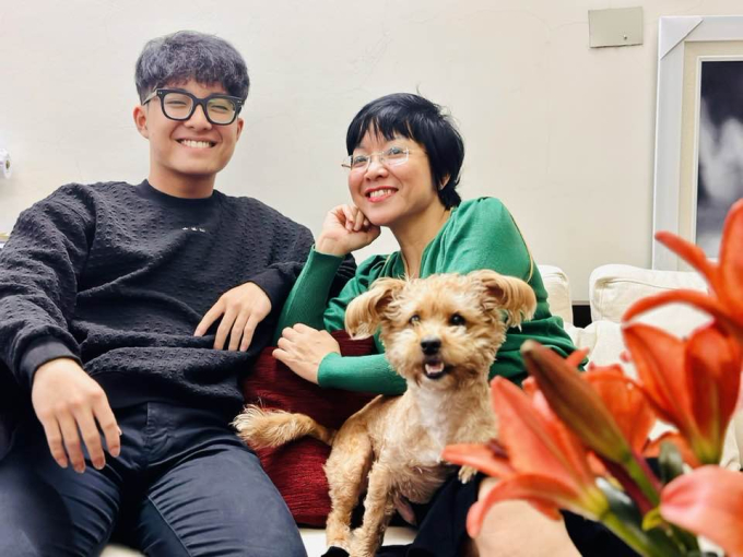 Năm mới, con trai MC Thảo Vân dặn dò 1 câu khiến mẹ rơi nuớc mắt, ai cũng khen: Đẻ đứa con 