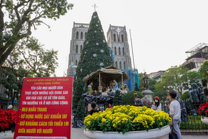 Hà Nội dựng chột cấm nhiều tuyến đường quanh Nhà thờ Lớn, Hồ Gươm trong đêm Noel