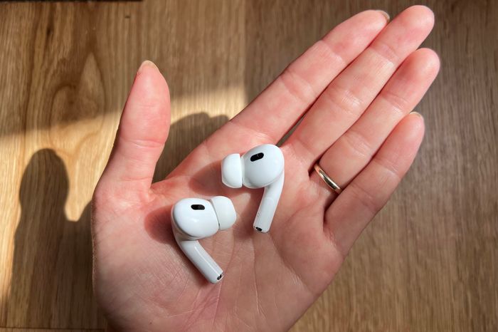 Đánh giá AirPods Pro thế hệ thứ 2: Khử tiếng ồn tốt hơn, dễ dàng tìm thấy khi bị thất lạc - Ảnh 2.