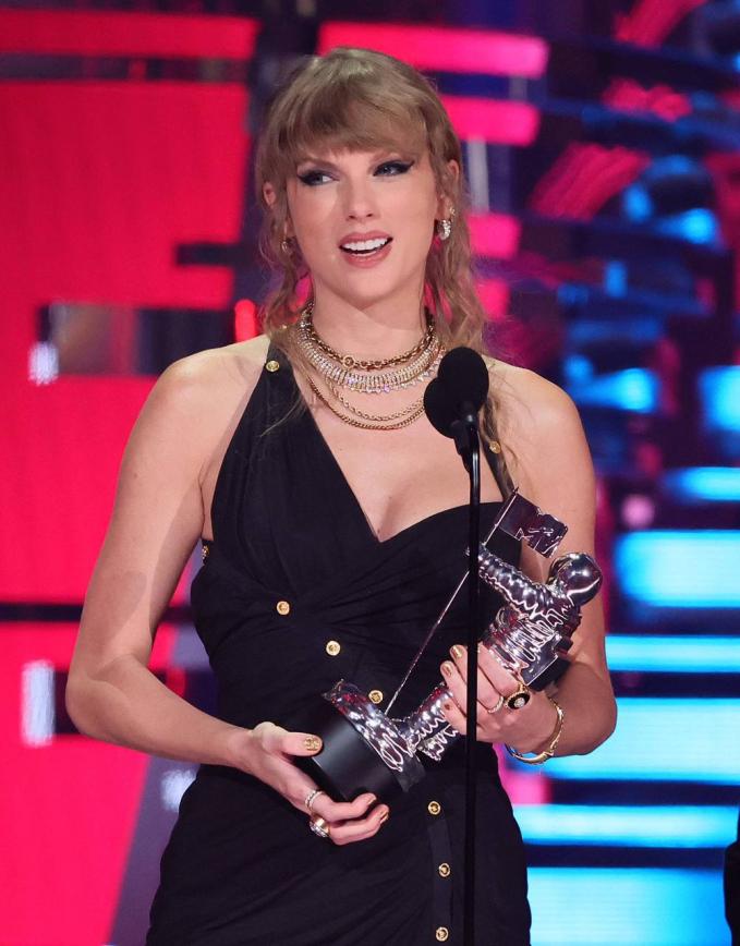 Không có gì bất ngờ khi Taylor Swift thắng giòn giã tại VMAs 2023.