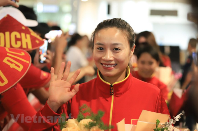 'Cô vợ quốc dân' Hoàng Thị Loan rạng ngời sau khi cùng Đội tuyển kết thúc hành trình lịch sử trên đất New Zealand. (Ảnh: Việt Anh/Vietnam+)