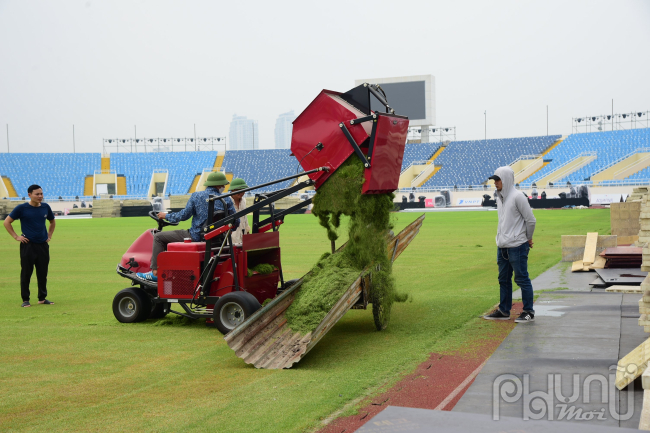 Gấp rút hoàn thiện các hạng mục trên sân Mỹ Đình trước lễ khai mạc SEA Games 31