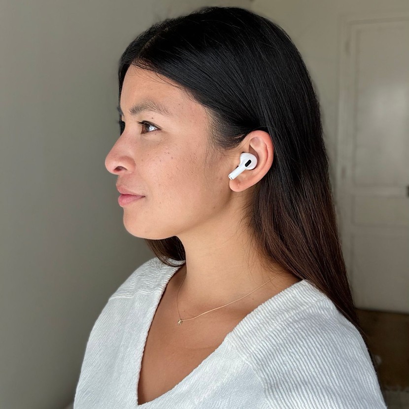 Đánh giá AirPods Pro thế hệ thứ 2: Khử tiếng ồn tốt hơn, dễ dàng tìm thấy khi bị thất lạc - Ảnh 1.