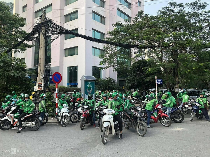 Tài xế GrabBike đình công, tắt ứng dụng