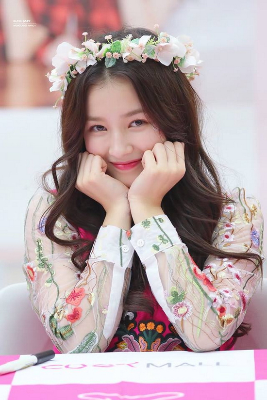 Nancy Momoland - Bông hồng lai 'ngàn năm có một' của Kpop