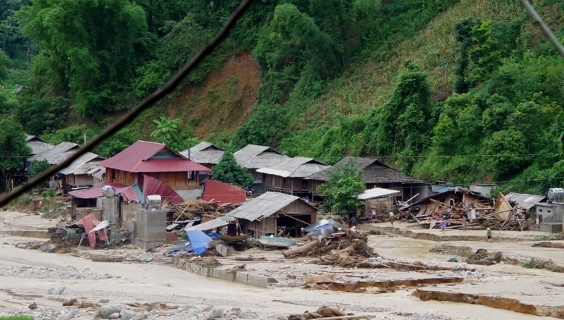  Tan hoang bản Sa Ná bị lũ quét cuốn trôi