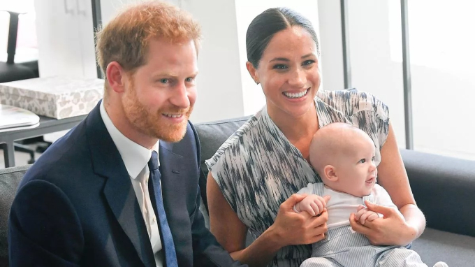 2 con của Meghan, Archie và Lilibet, được cho là đã sẵn sàng cho một cuộc sống 