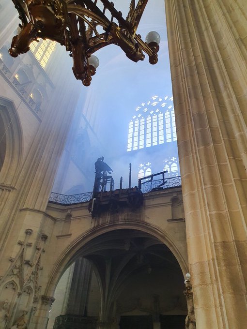  Hình ảnh bên trong nhà thờ Saint Pierre và Saint Paul ở Nantes.