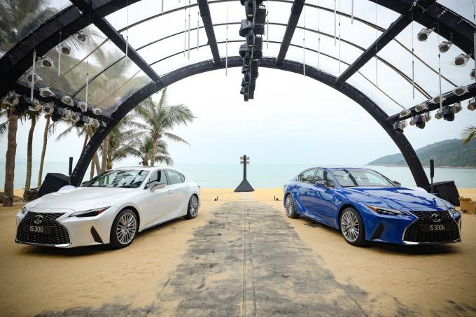 H4Và để mang tới sự an toàn tối đa cho người sử dụng, trên xe Lexus IS mới có trang bị hệ thống cảnh báo điểm mù, cảnh báo phương tiện cắt ngang khi lùi, hỗ trợ vào cua chủ động, 8 túi khí…