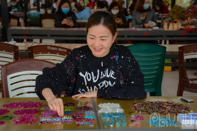 Yên Bái: Phiên chợ đá quý bày bán như rau các sản phẩm có giá trị từ vài triệu đến hơn trăm triệu