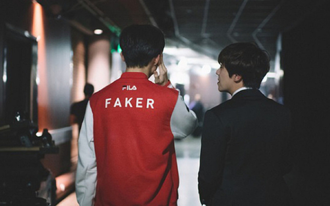 Faker và HLV KkOma đã lại tái ngộ trong màu áo T1