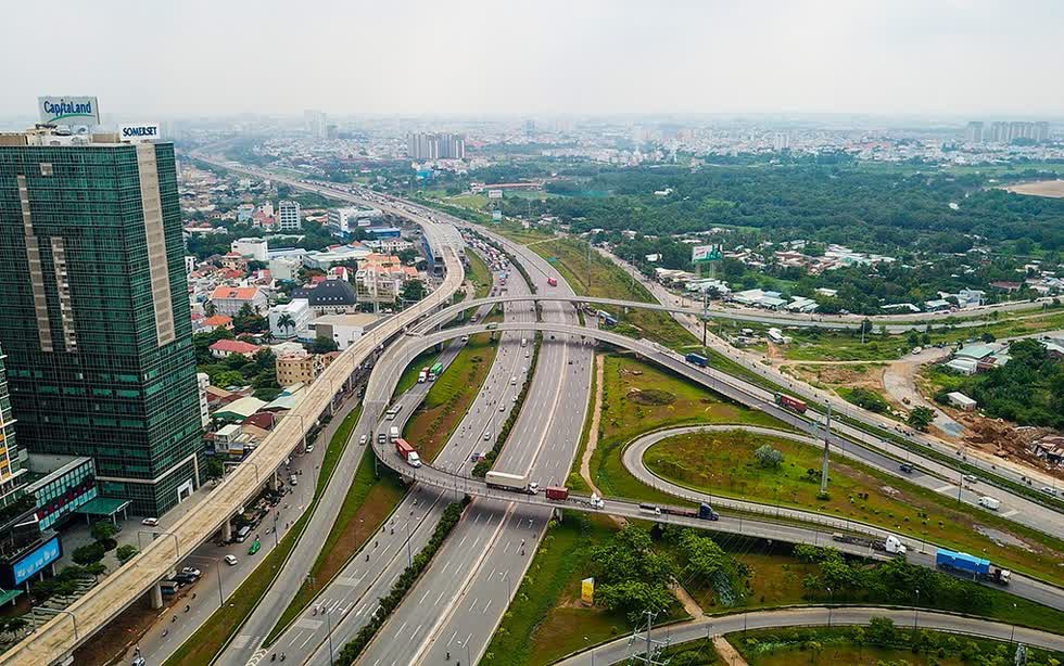  Hạ tầng khu Đông  được đẩy mạnh đầu tư, đáp ứng yêu cầu về cơ sở hạ tầng của thành phố mới trong định hướng phát triển chung của TP.HCM. Ảnh: VNE 