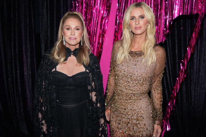 Kathy Hilton và Nicky Hilton - mẹ và em gái của 