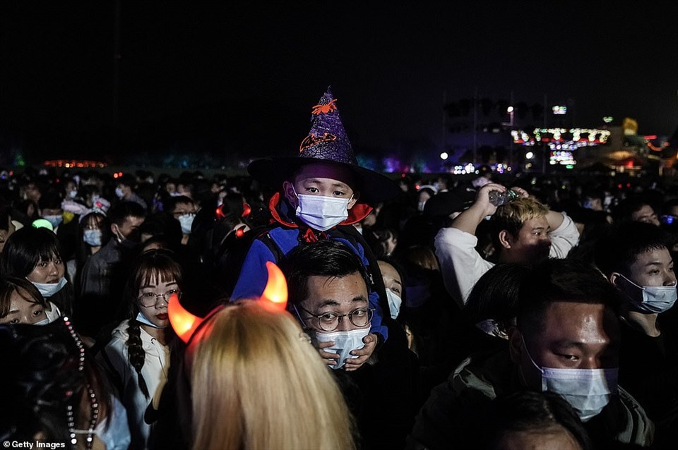 Lễ hội Haloween trong bối cảnh COVID-19. Ảnh: Getty