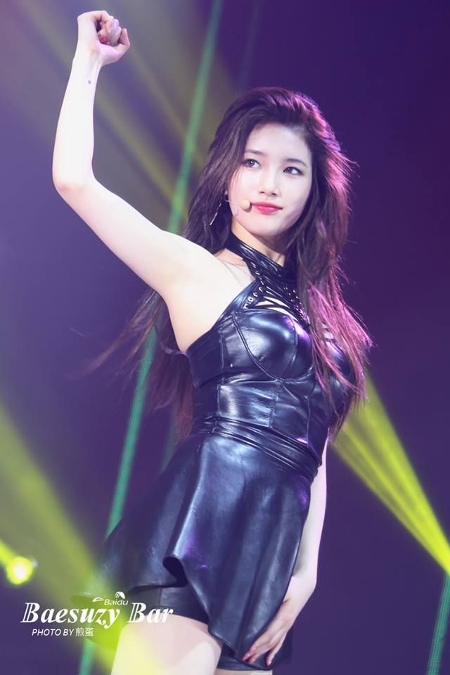 Suzy trên sân khấu luôn khiến fan thương nhớ