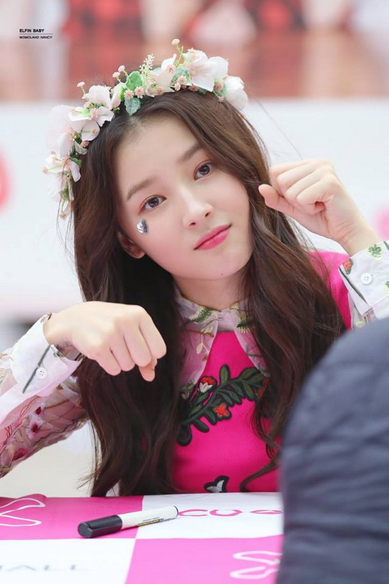 Nancy Momoland - Bông hồng lai 'ngàn năm có một' của Kpop