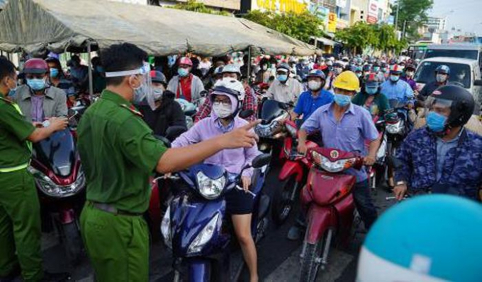 Nhiều chuyên gia băn khoăn về kiến nghị hai khung giờ đi làm của TPHCM