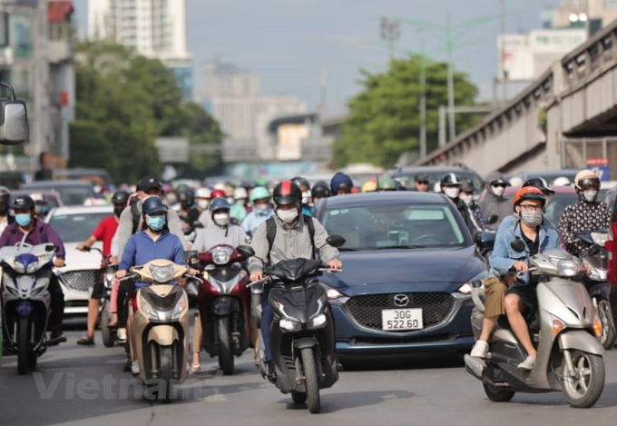 Mặc dù hôm nay là ngày đầu tuần rất đông các phương tiện nhưng vấn đề lưu thông vẫn được đảm bảo. (Ảnh: Hoài Nam/Vietnam+)