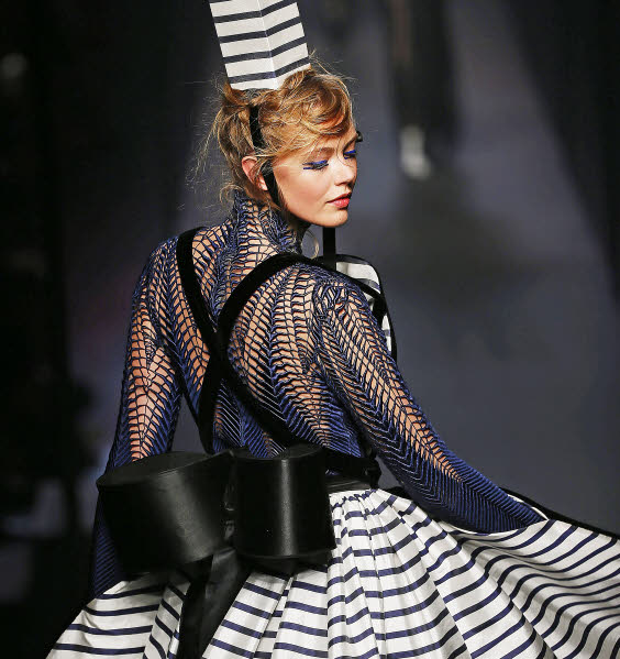 Show diễn Jean Paul Gaultier Autumn-Winter 2015. Trong tiếng Pháp, 