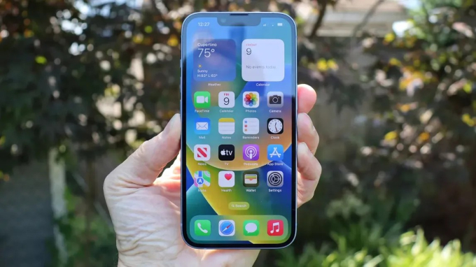 Hối hận vì mua iPhone 14 năm ngoái, so với iPhone 15 thì nó như 