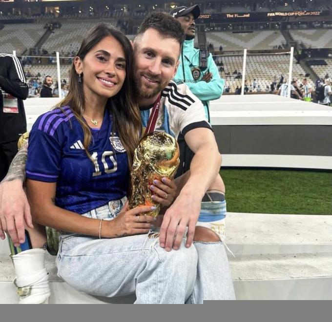 Antonella và Messi sau trận chung kết World Cup 2022