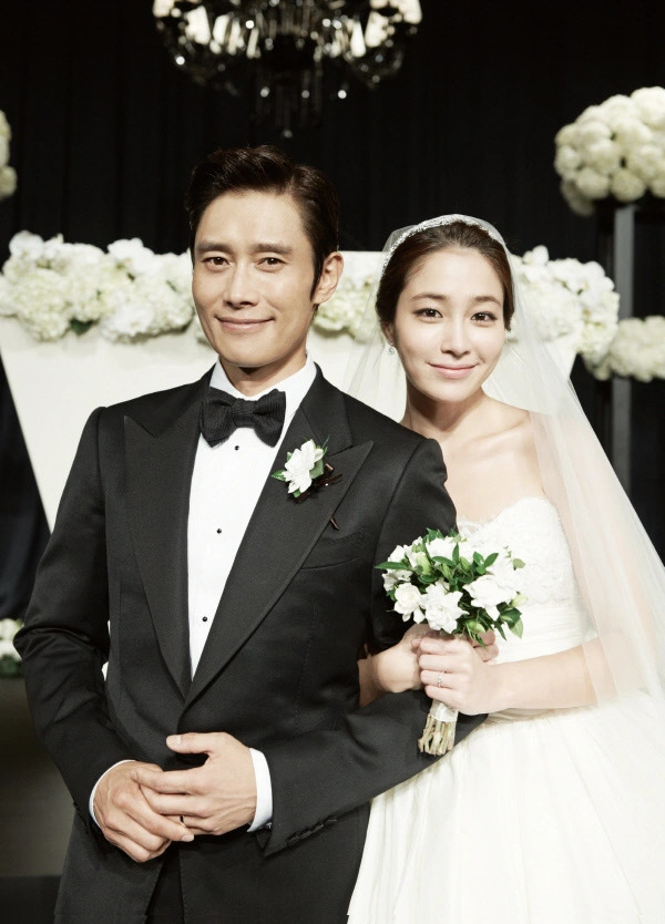 Biệt thự 50 tỷ của Lee Byung Hun - Lee Min Jung ở Mỹ bị đột nhập, vợ chồng tài tử có gặp nguy hiểm?