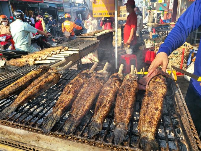 Tại sao người miền Nam cúng cá lóc ngày vía Thần Tài?